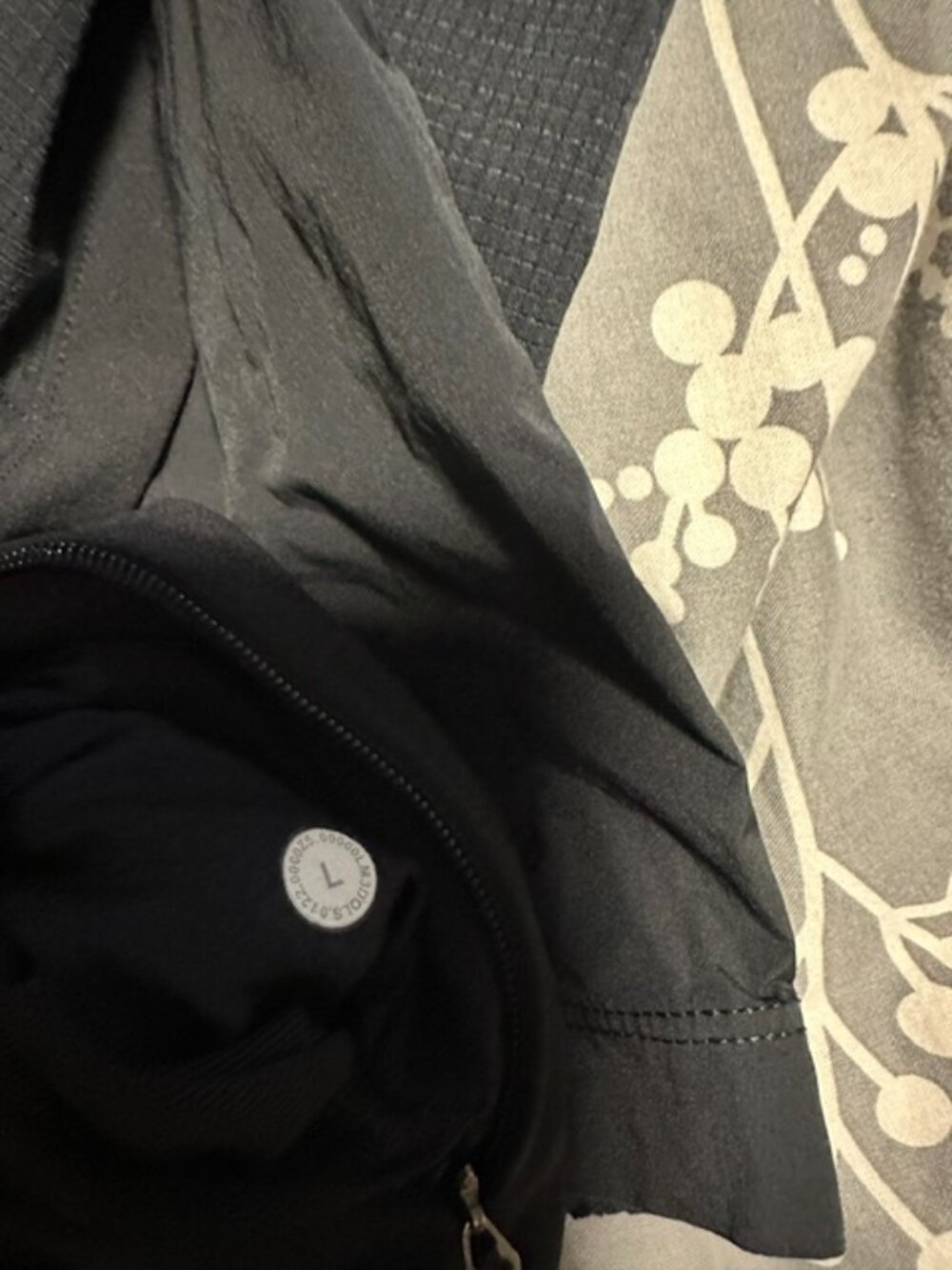 Lululemon Jacket size Large - Picture 3 of 3